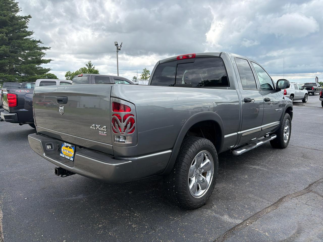 Dodge Ram 1500 4dr Quad Cab 140.5" WB 4WD SLT 2005