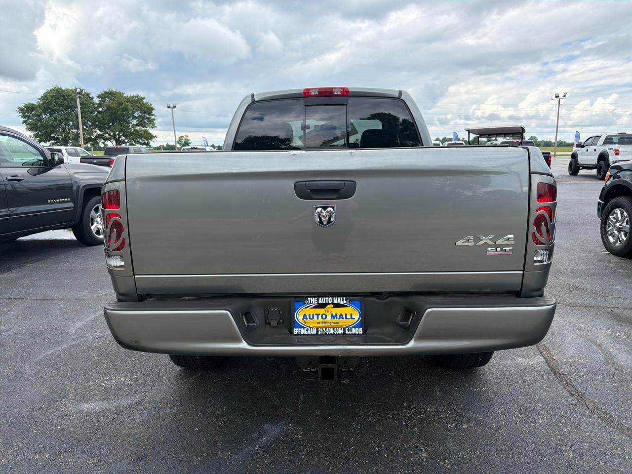 Dodge Ram 1500 4dr Quad Cab 140.5" WB 4WD SLT 2005