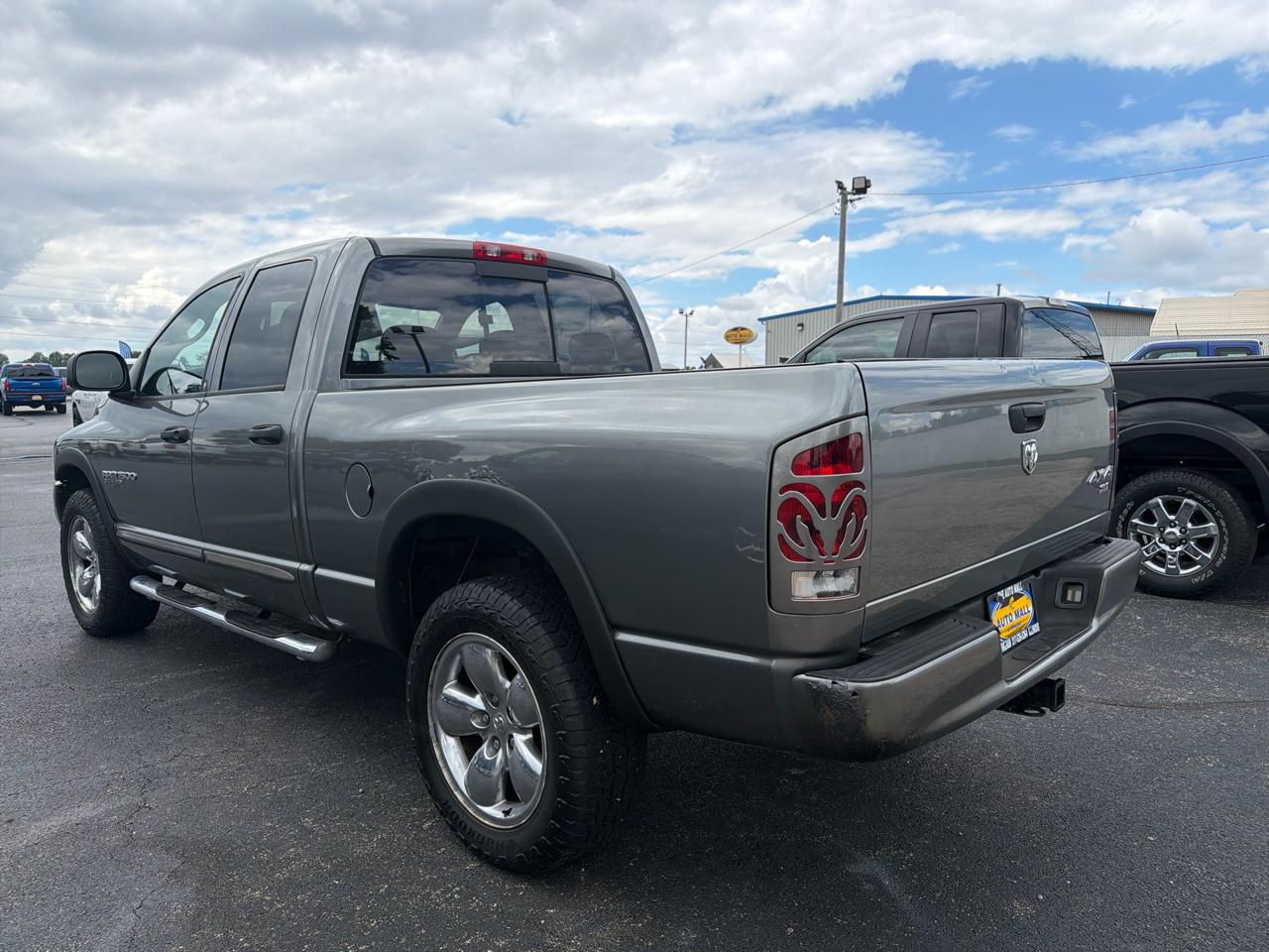 Dodge Ram 1500 4dr Quad Cab 140.5" WB 4WD SLT 2005