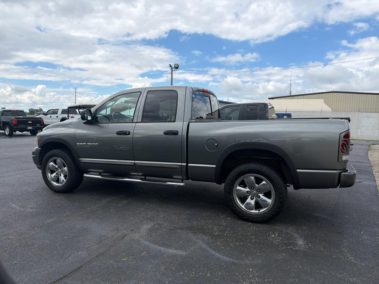Dodge Ram 1500 4dr Quad Cab 140.5" WB 4WD SLT 2005