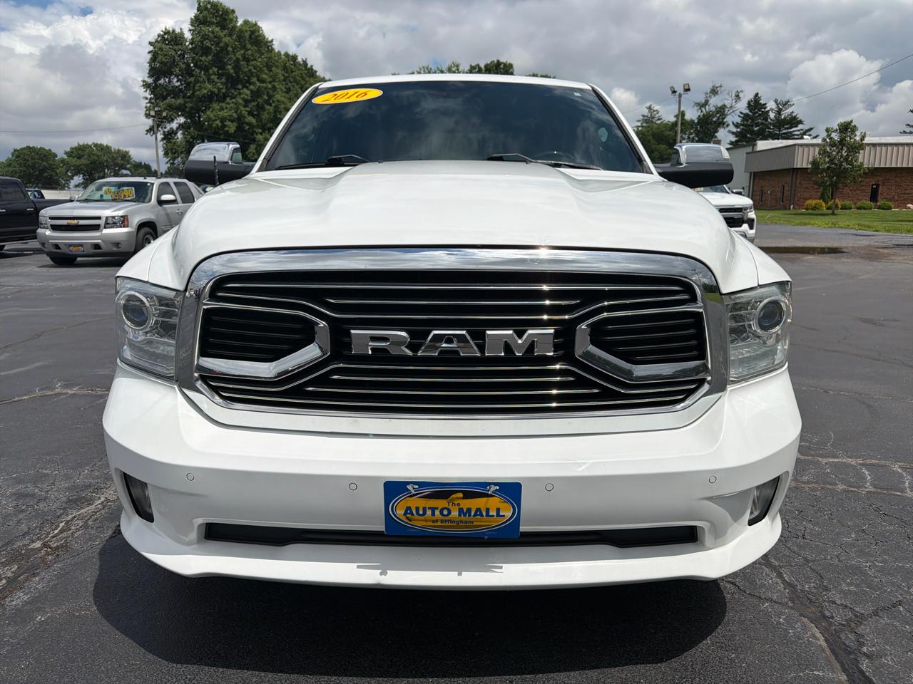 RAM 1500 4WD Crew Cab 140.5" Limited 2016