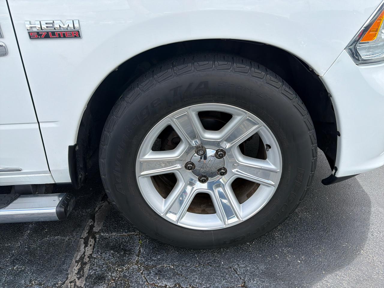 RAM 1500 4WD Crew Cab 140.5" Limited 2016
