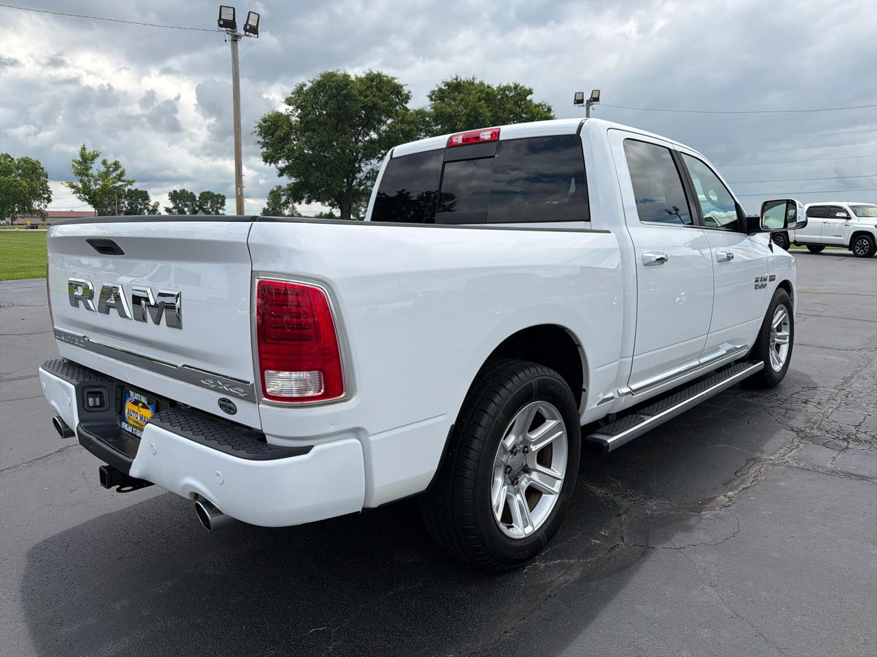 RAM 1500 4WD Crew Cab 140.5" Limited 2016
