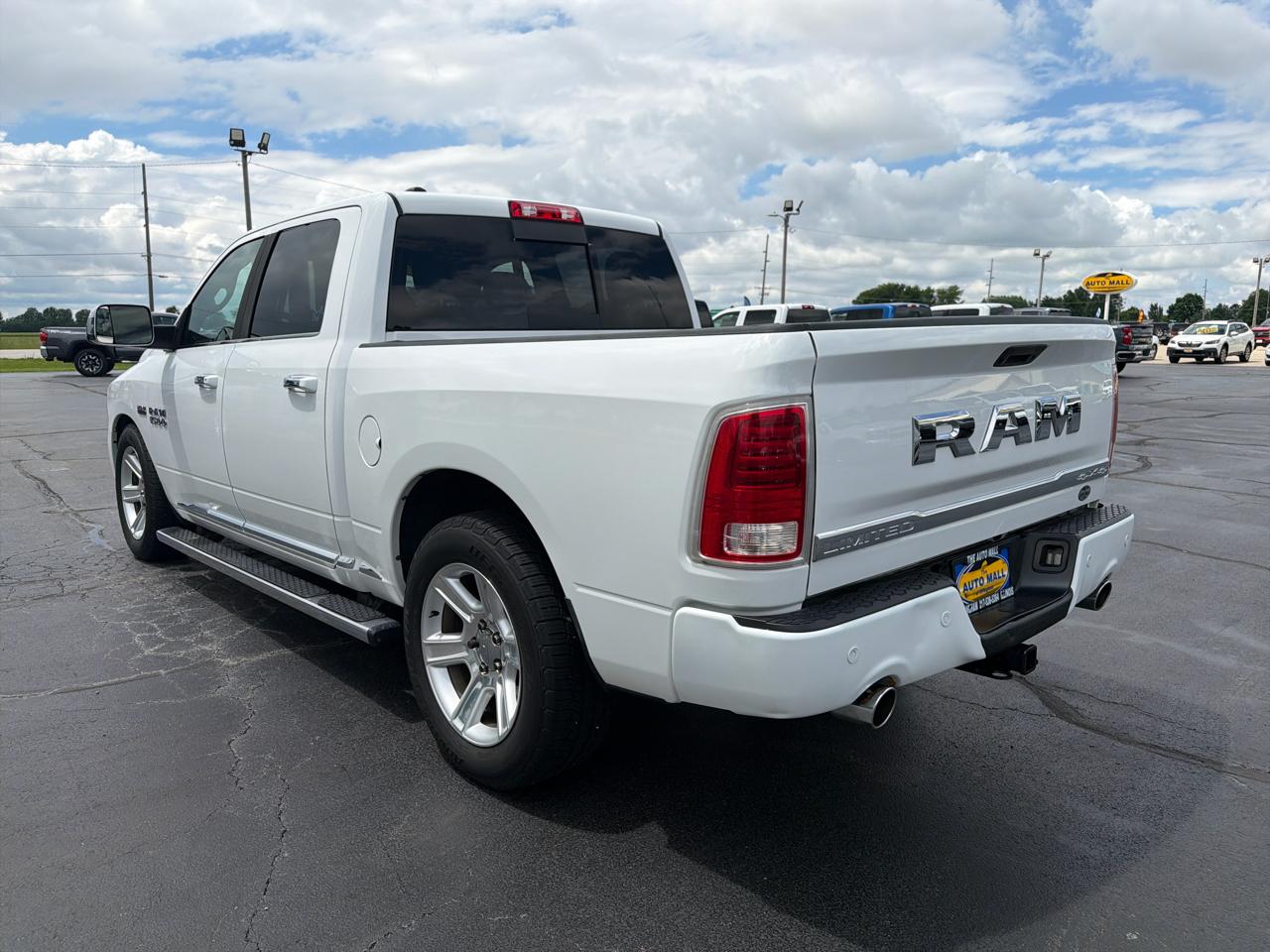 RAM 1500 4WD Crew Cab 140.5" Limited 2016