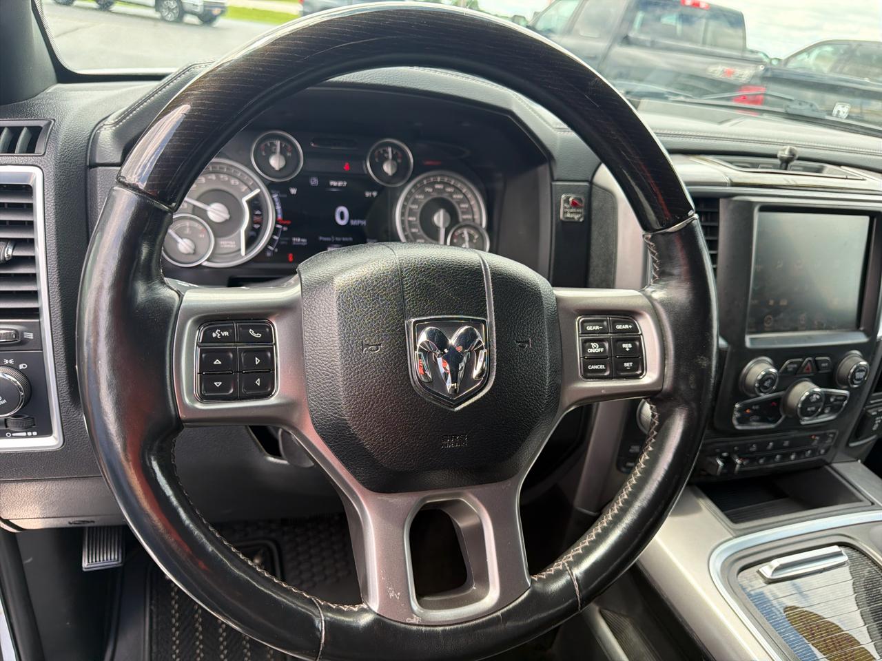 RAM 1500 4WD Crew Cab 140.5" Limited 2016