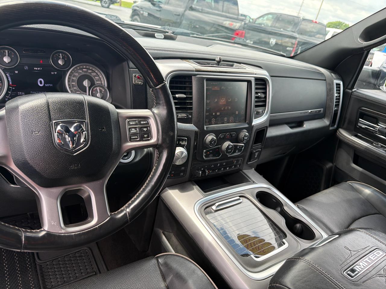 RAM 1500 4WD Crew Cab 140.5" Limited 2016