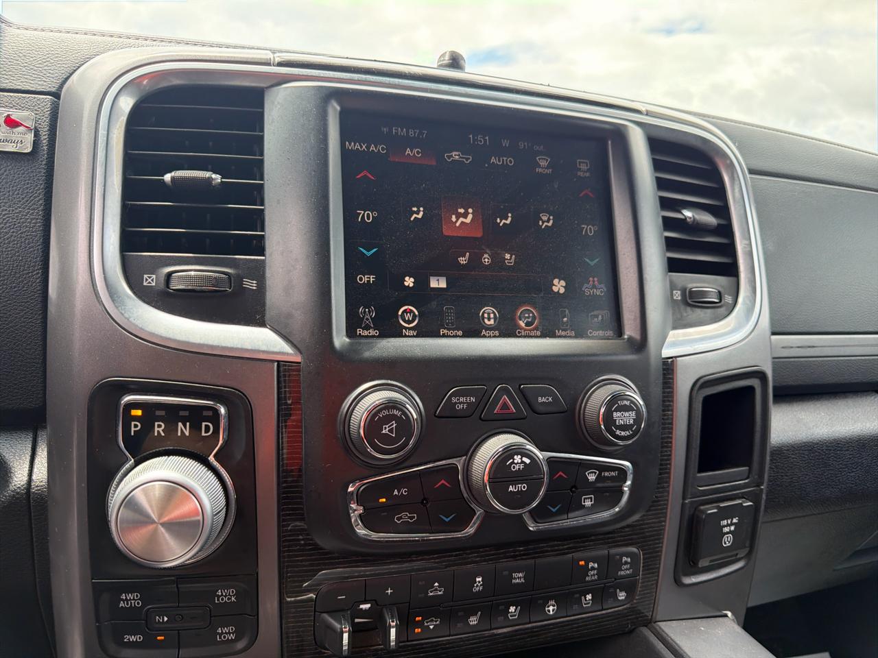 RAM 1500 4WD Crew Cab 140.5" Limited 2016