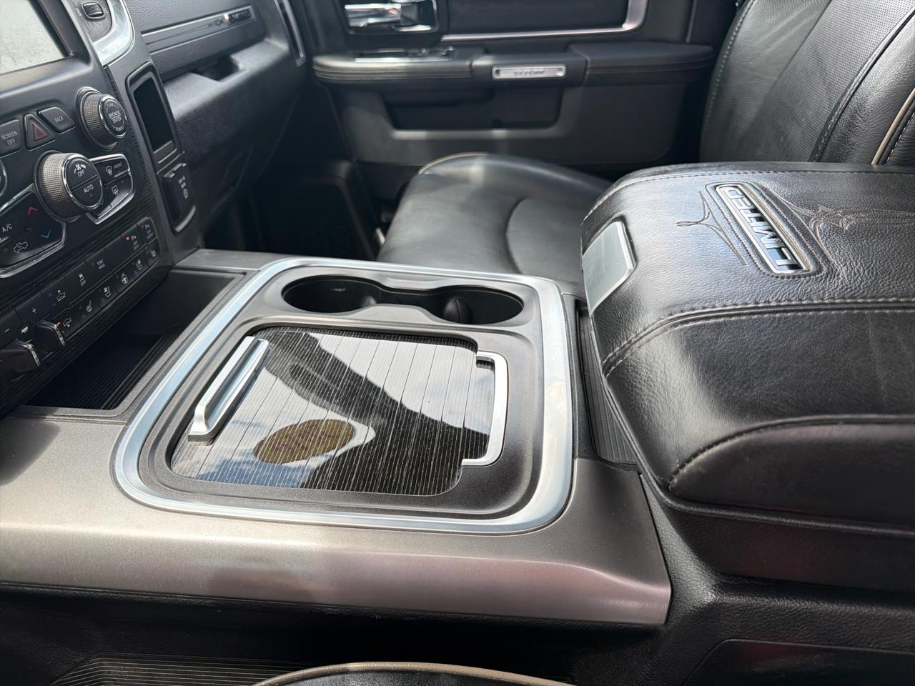 RAM 1500 4WD Crew Cab 140.5" Limited 2016