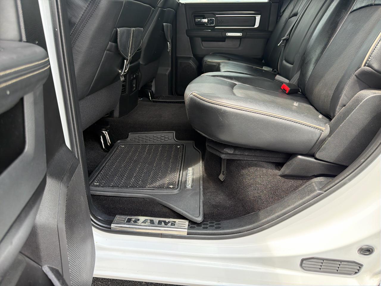 RAM 1500 4WD Crew Cab 140.5" Limited 2016