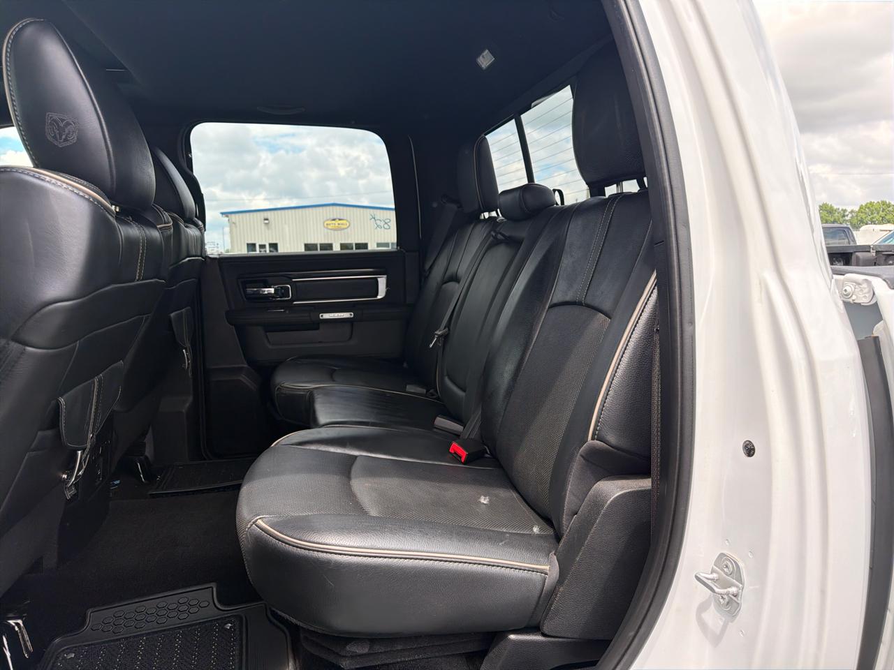 RAM 1500 4WD Crew Cab 140.5" Limited 2016