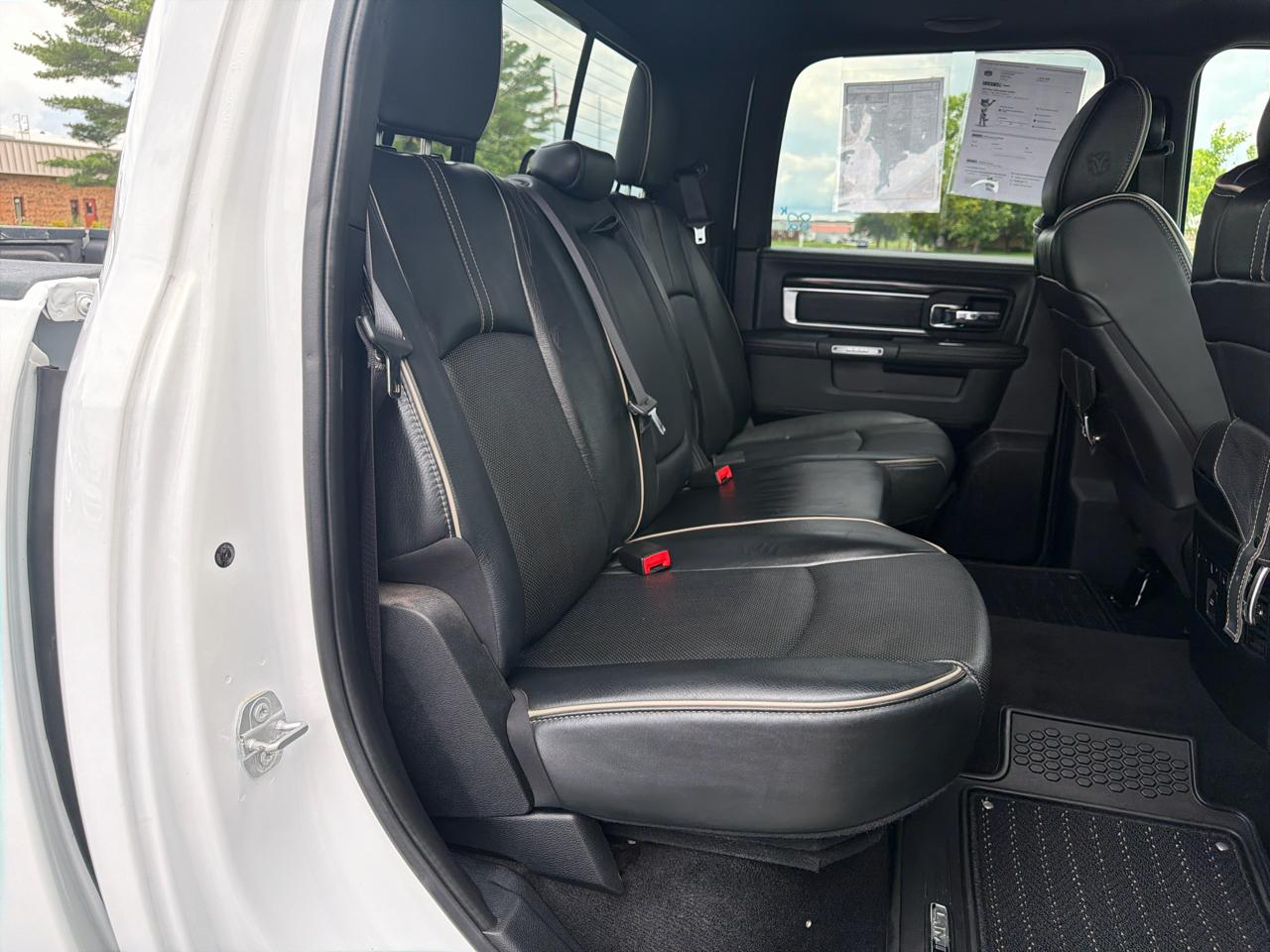 RAM 1500 4WD Crew Cab 140.5" Limited 2016
