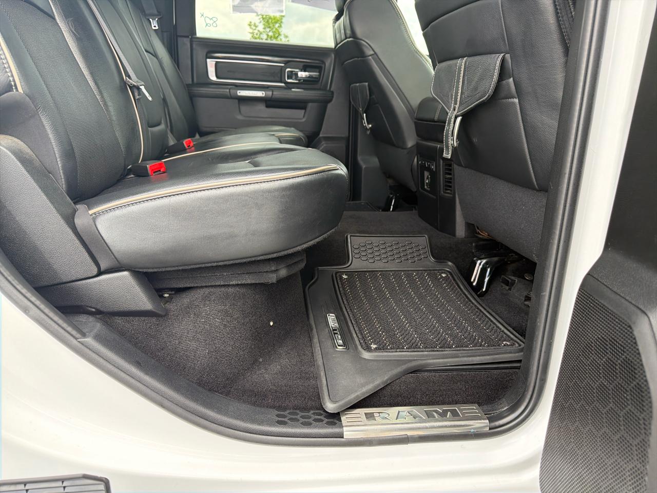 RAM 1500 4WD Crew Cab 140.5" Limited 2016