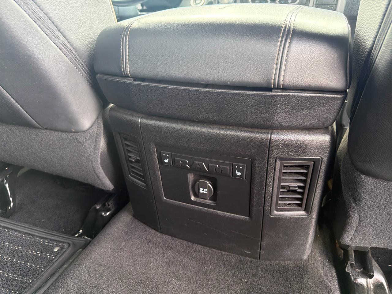 RAM 1500 4WD Crew Cab 140.5" Limited 2016