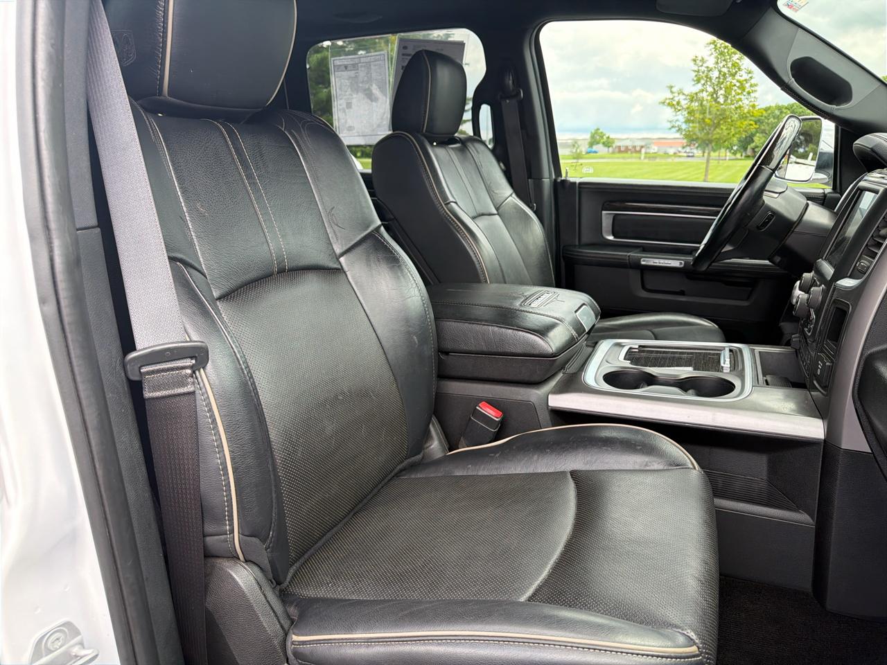 RAM 1500 4WD Crew Cab 140.5" Limited 2016