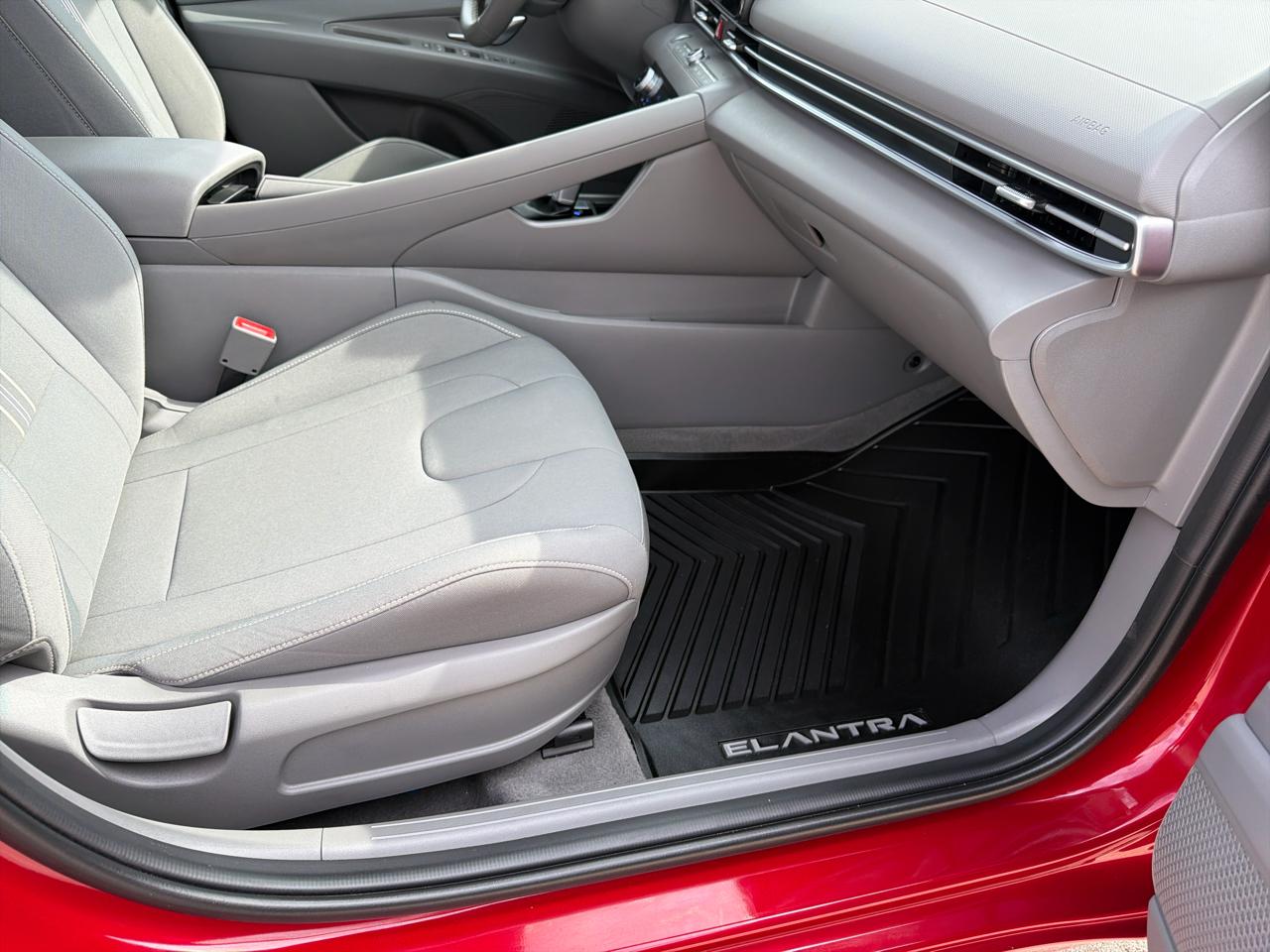 Hyundai Elantra SEL Convenience IVT 2025