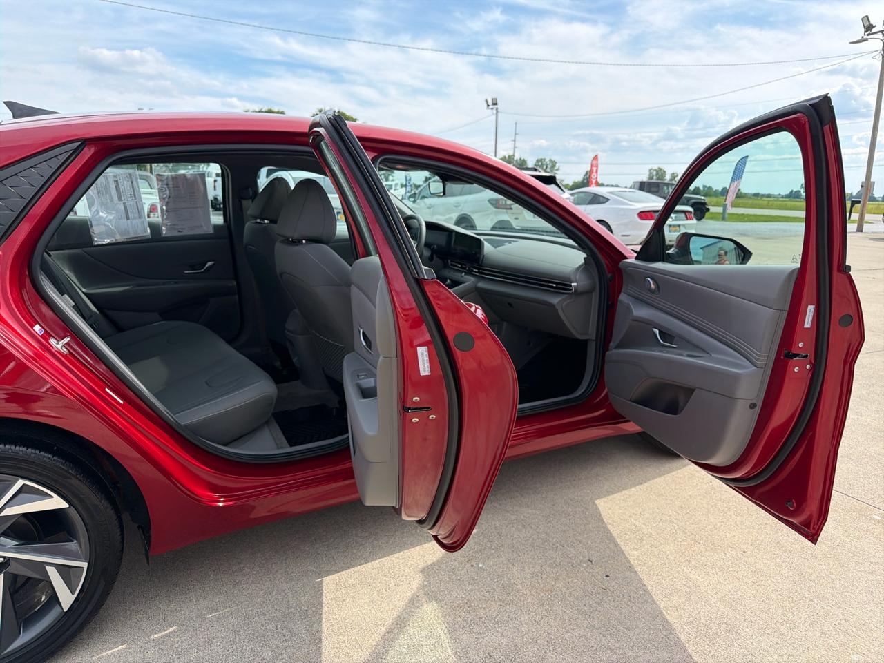 Hyundai Elantra SEL Convenience IVT 2025