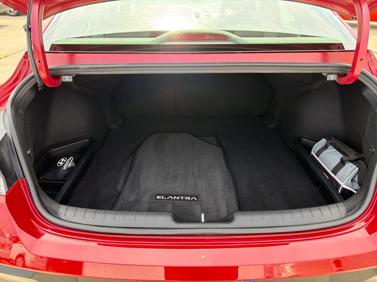 Hyundai Elantra SEL Convenience IVT 2025