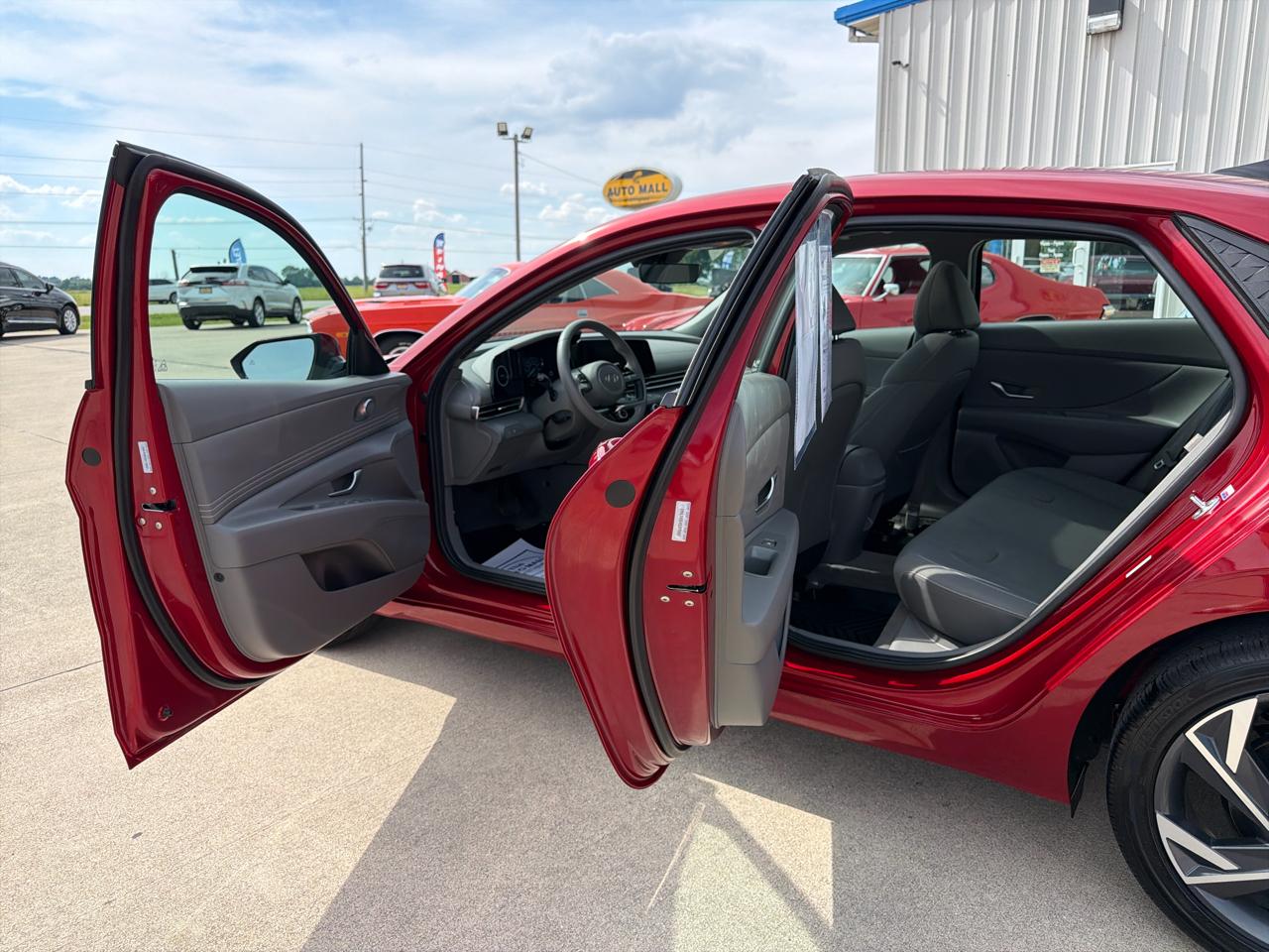 Hyundai Elantra SEL Convenience IVT 2025
