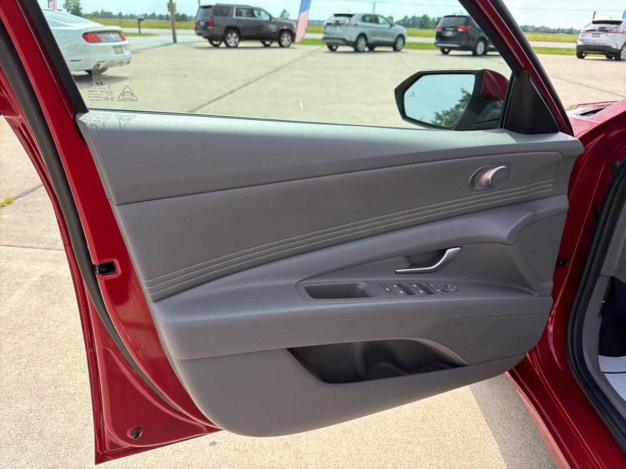 Hyundai Elantra SEL Convenience IVT 2025