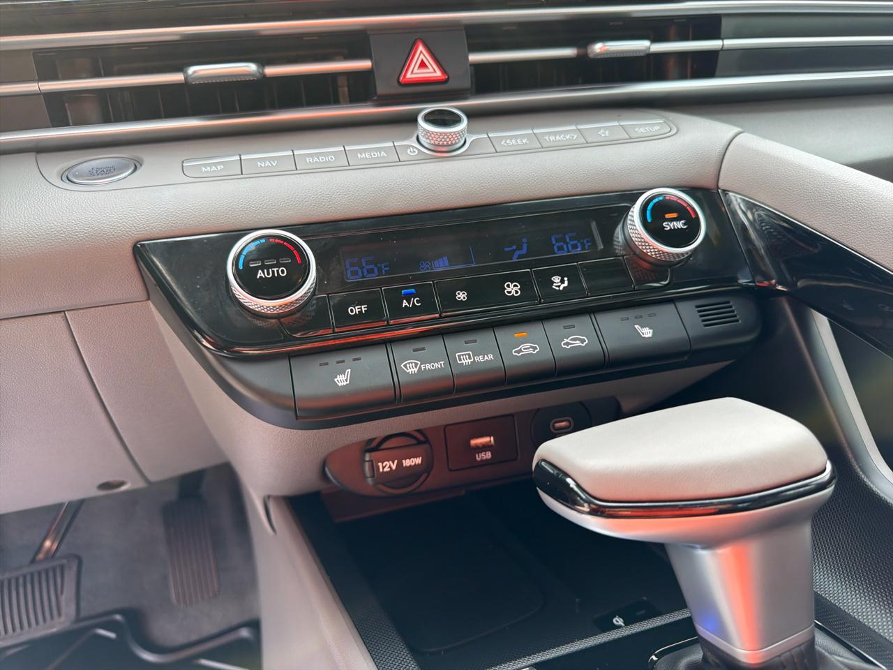 Hyundai Elantra SEL Convenience IVT 2025