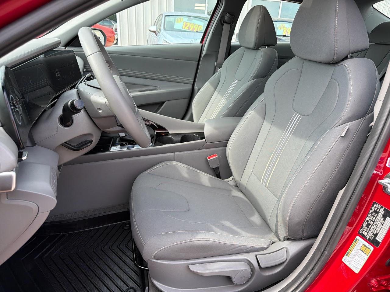 Hyundai Elantra SEL Convenience IVT 2025