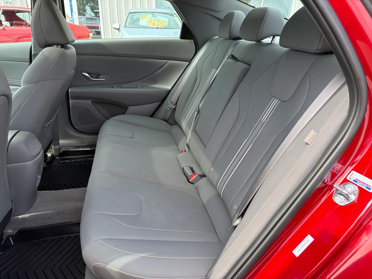 Hyundai Elantra SEL Convenience IVT 2025