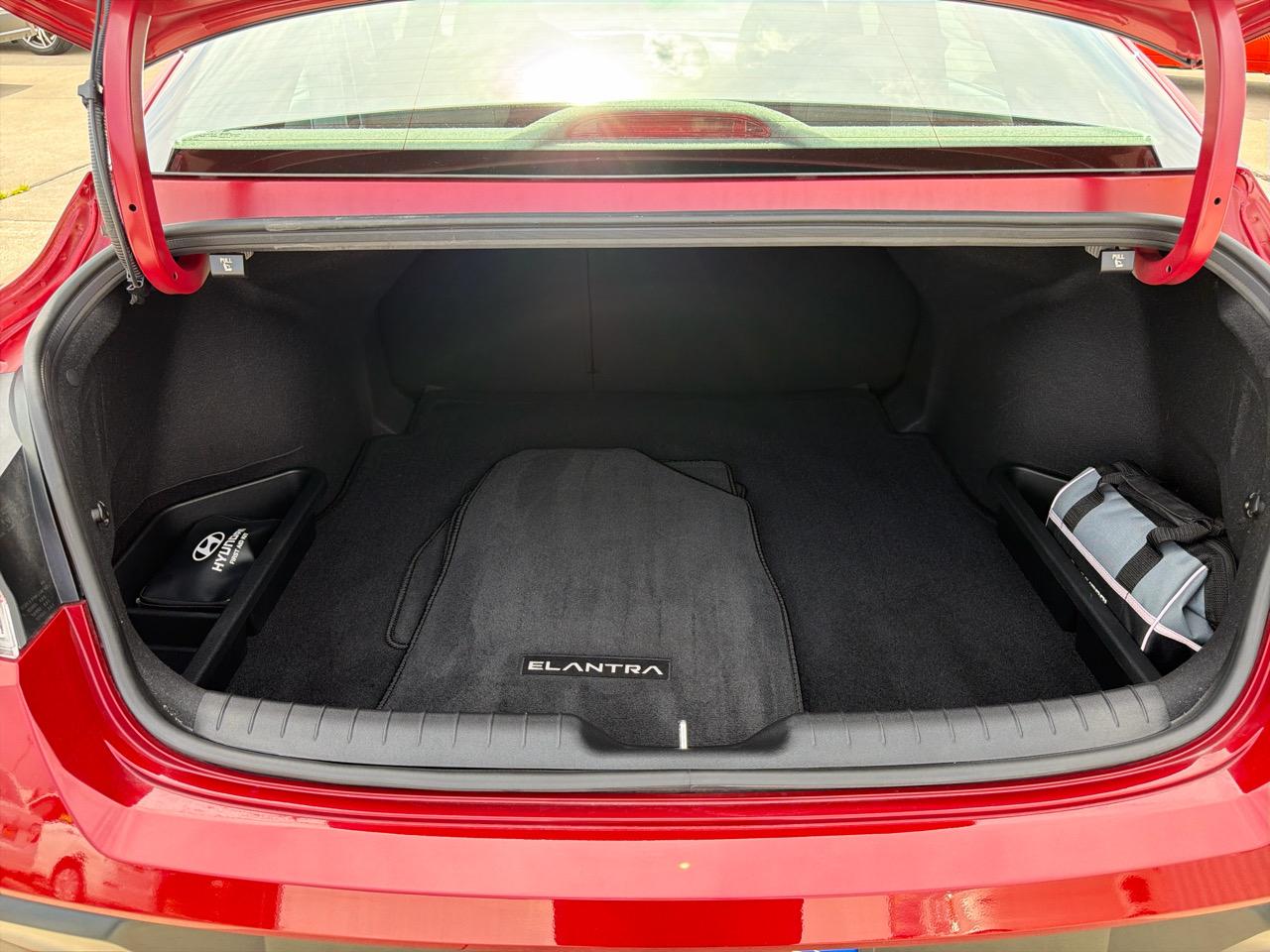 Hyundai Elantra SEL Convenience IVT 2025