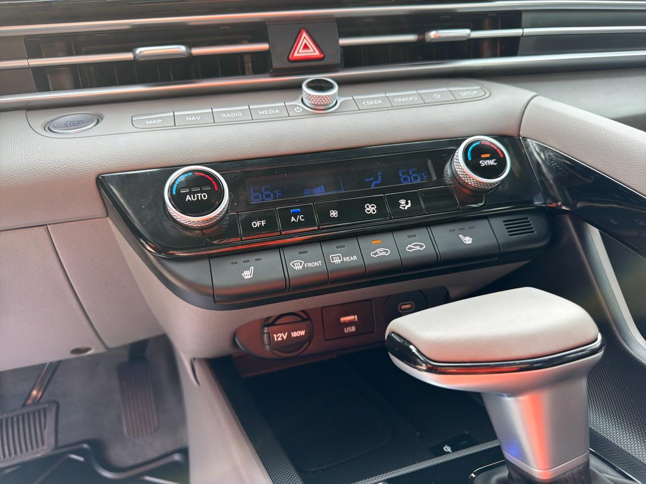 Hyundai Elantra SEL Convenience IVT 2025