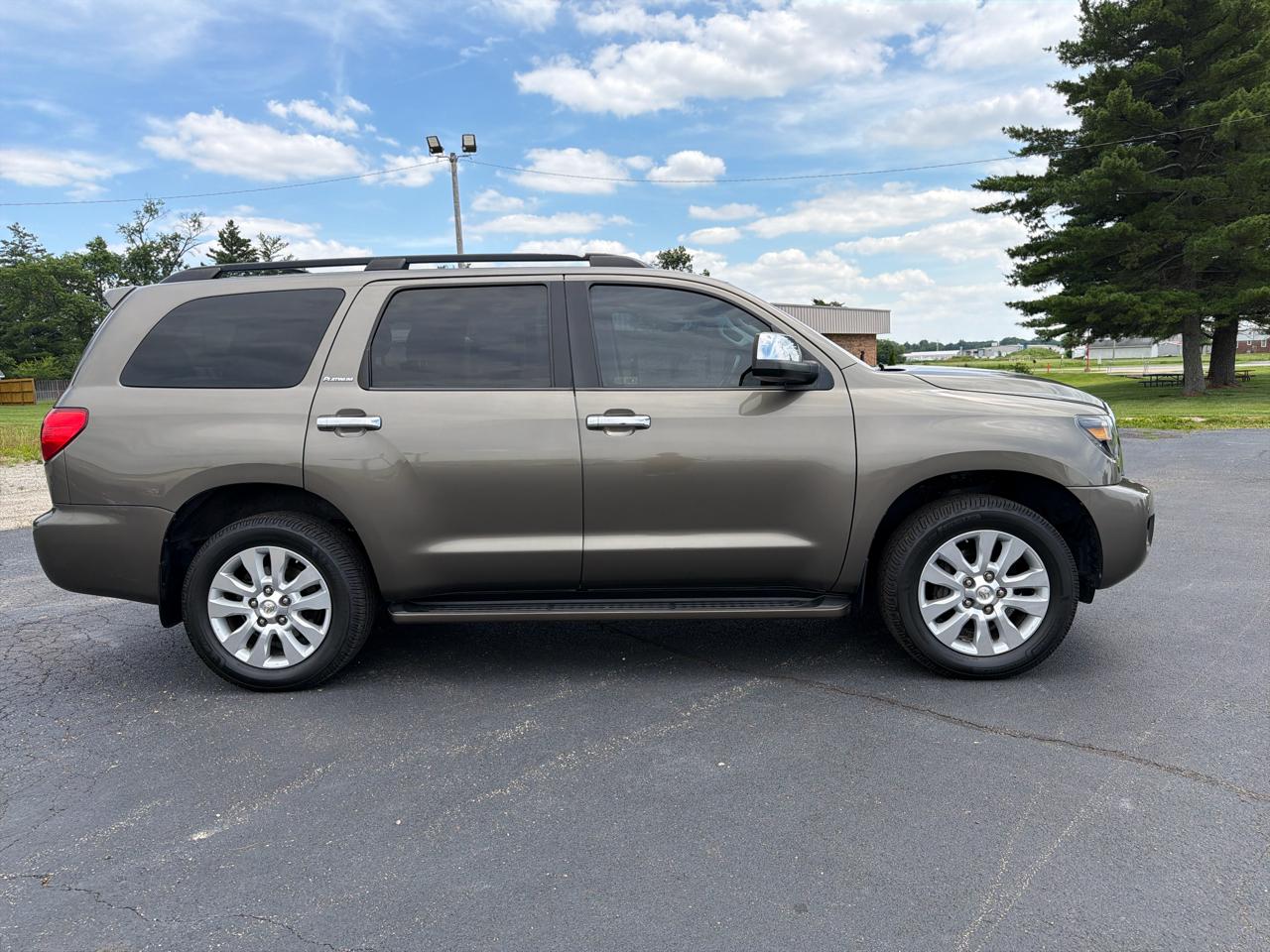 Toyota Sequoia 4WD 5.7L FFV Platinum (Natl) 2015