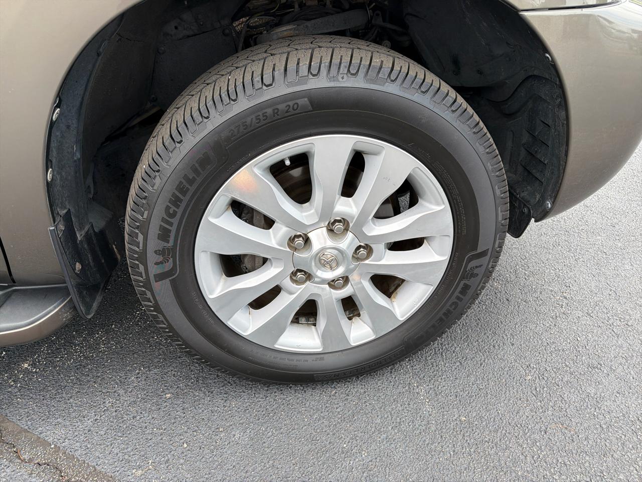 Toyota Sequoia 4WD 5.7L FFV Platinum (Natl) 2015