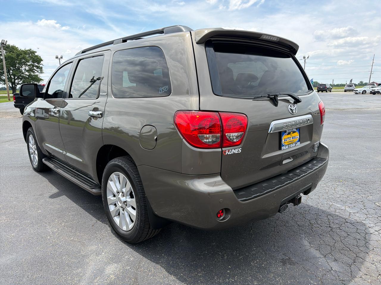 Toyota Sequoia 4WD 5.7L FFV Platinum (Natl) 2015