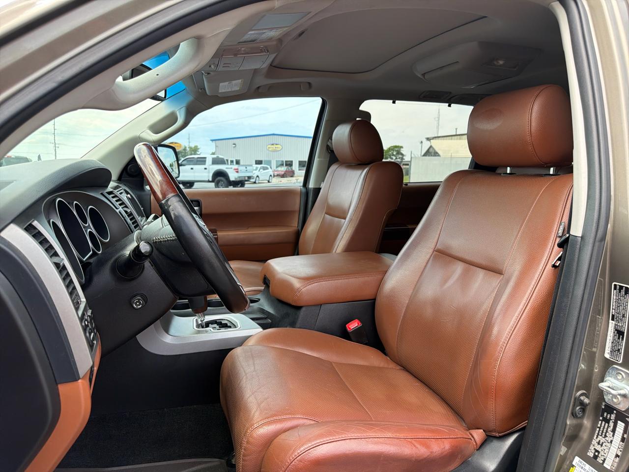 Toyota Sequoia 4WD 5.7L FFV Platinum (Natl) 2015