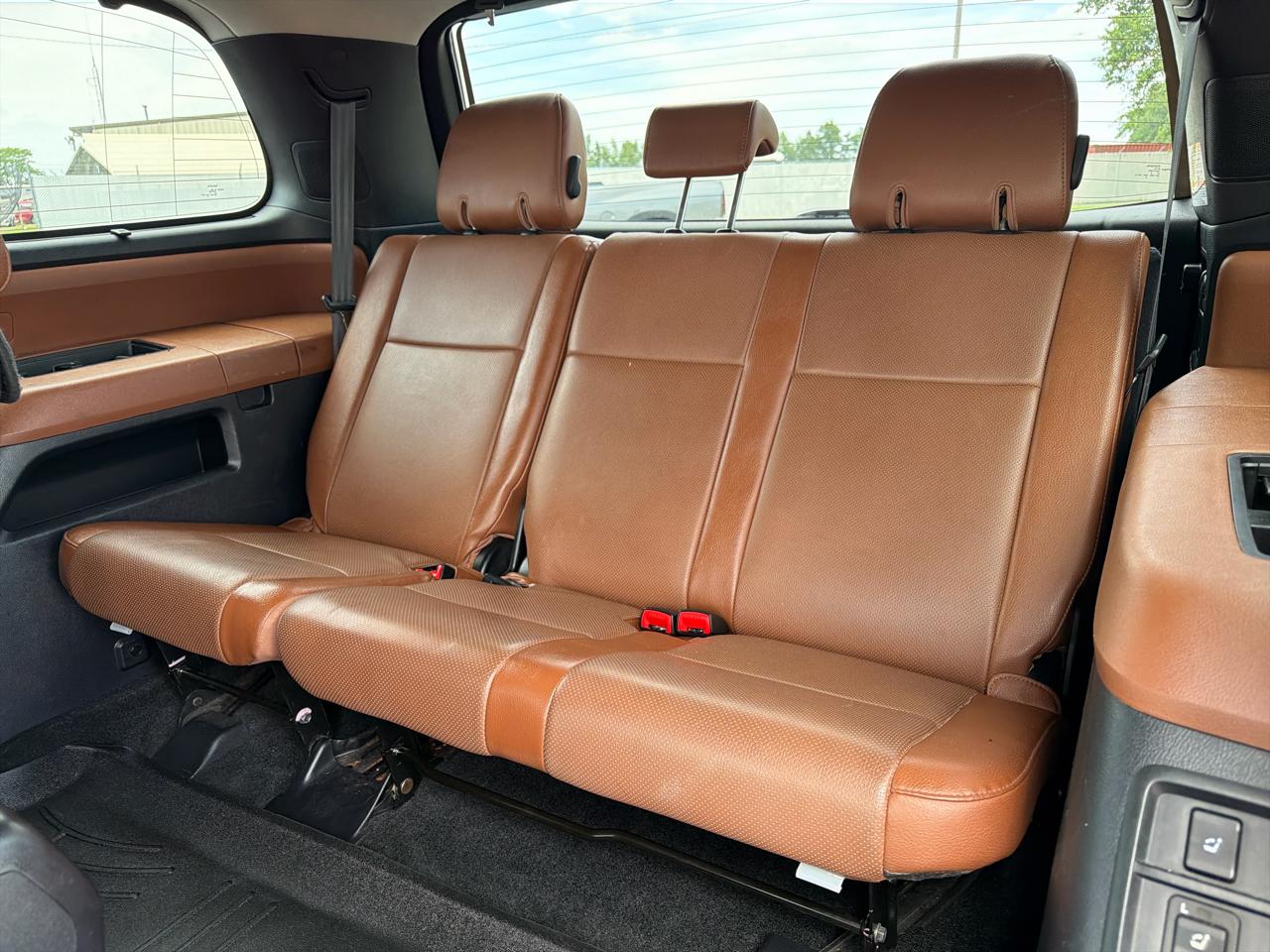 Toyota Sequoia 4WD 5.7L FFV Platinum (Natl) 2015