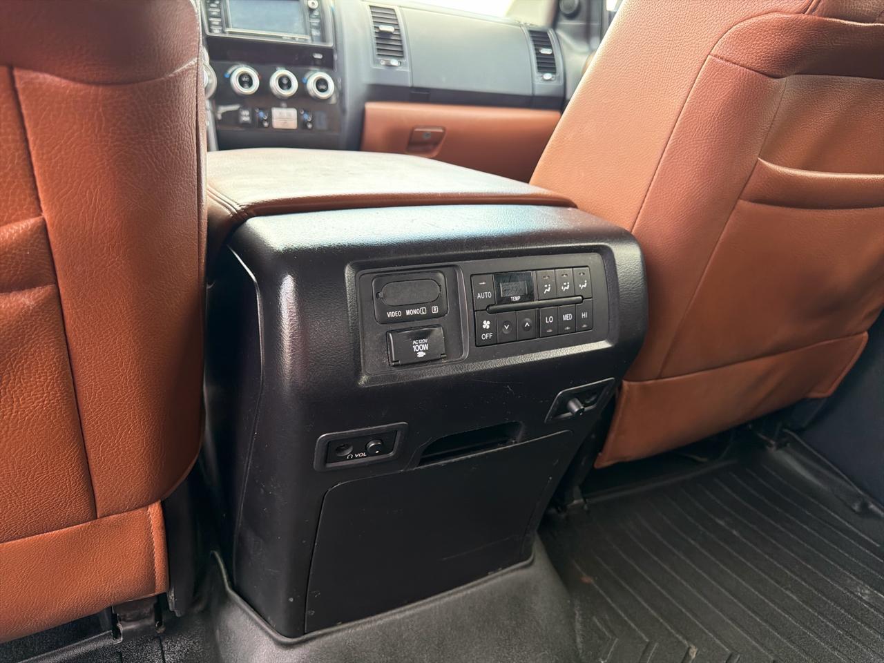 Toyota Sequoia 4WD 5.7L FFV Platinum (Natl) 2015