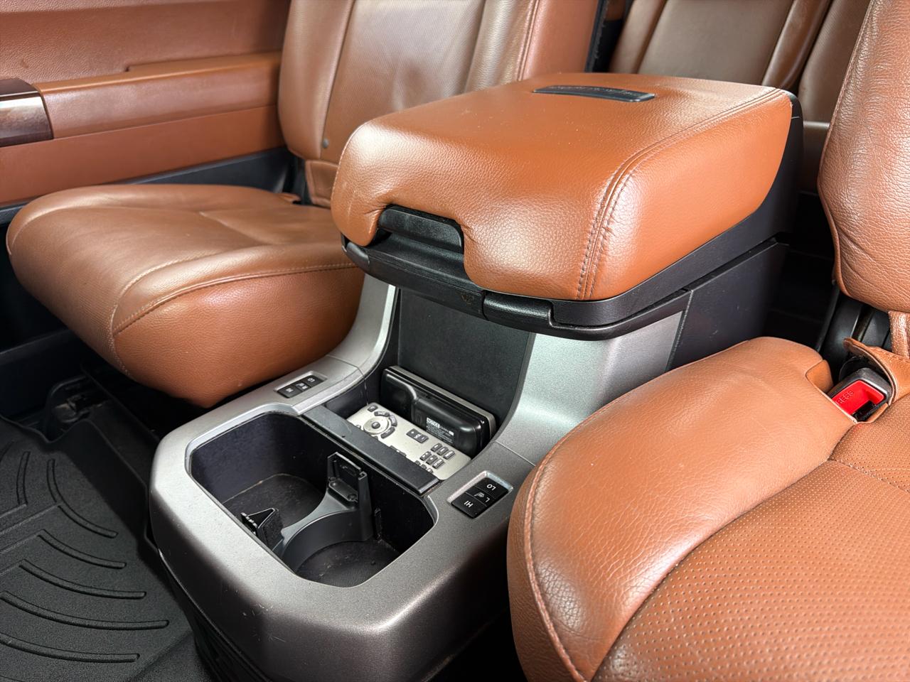 Toyota Sequoia 4WD 5.7L FFV Platinum (Natl) 2015