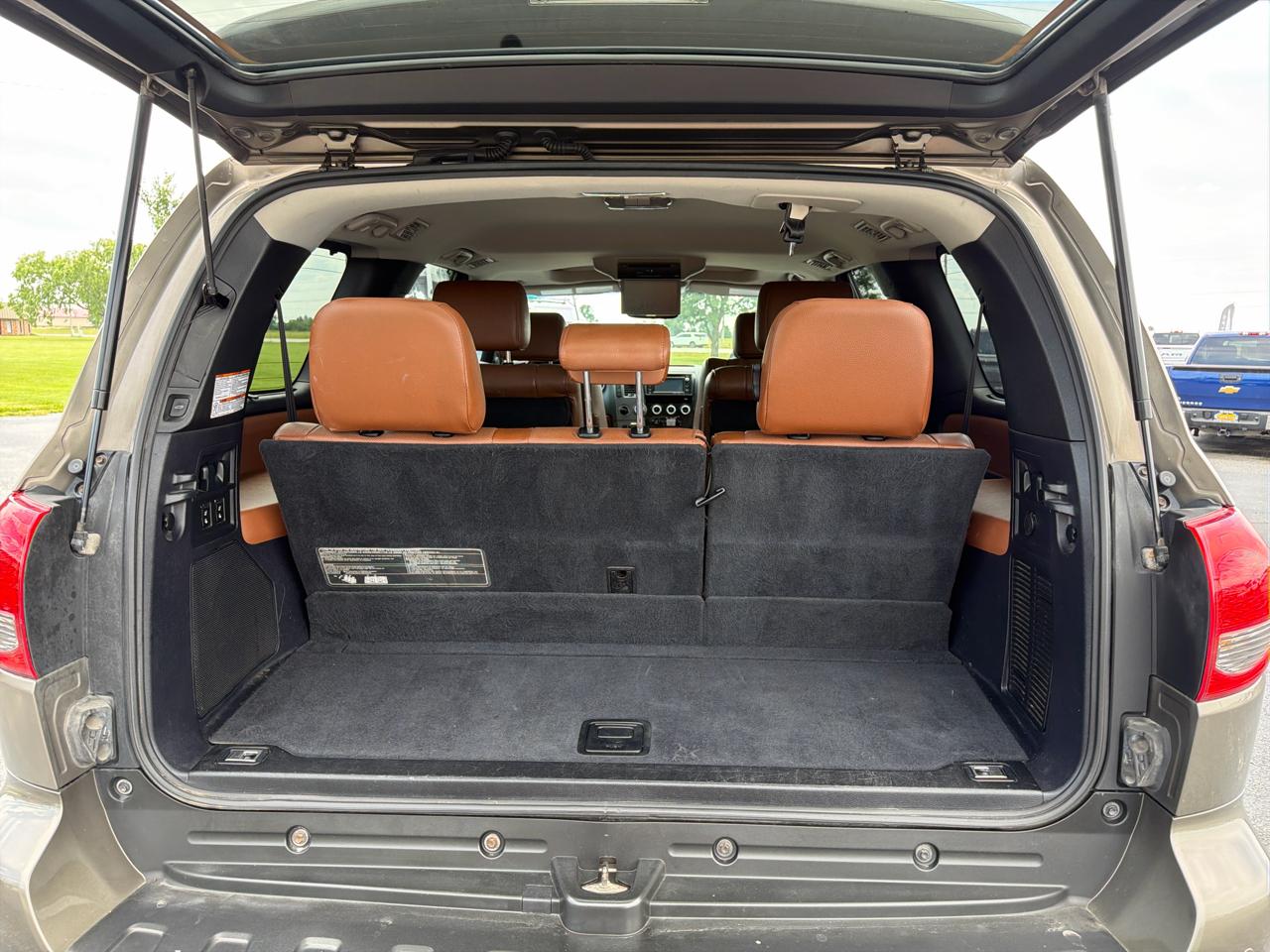Toyota Sequoia 4WD 5.7L FFV Platinum (Natl) 2015
