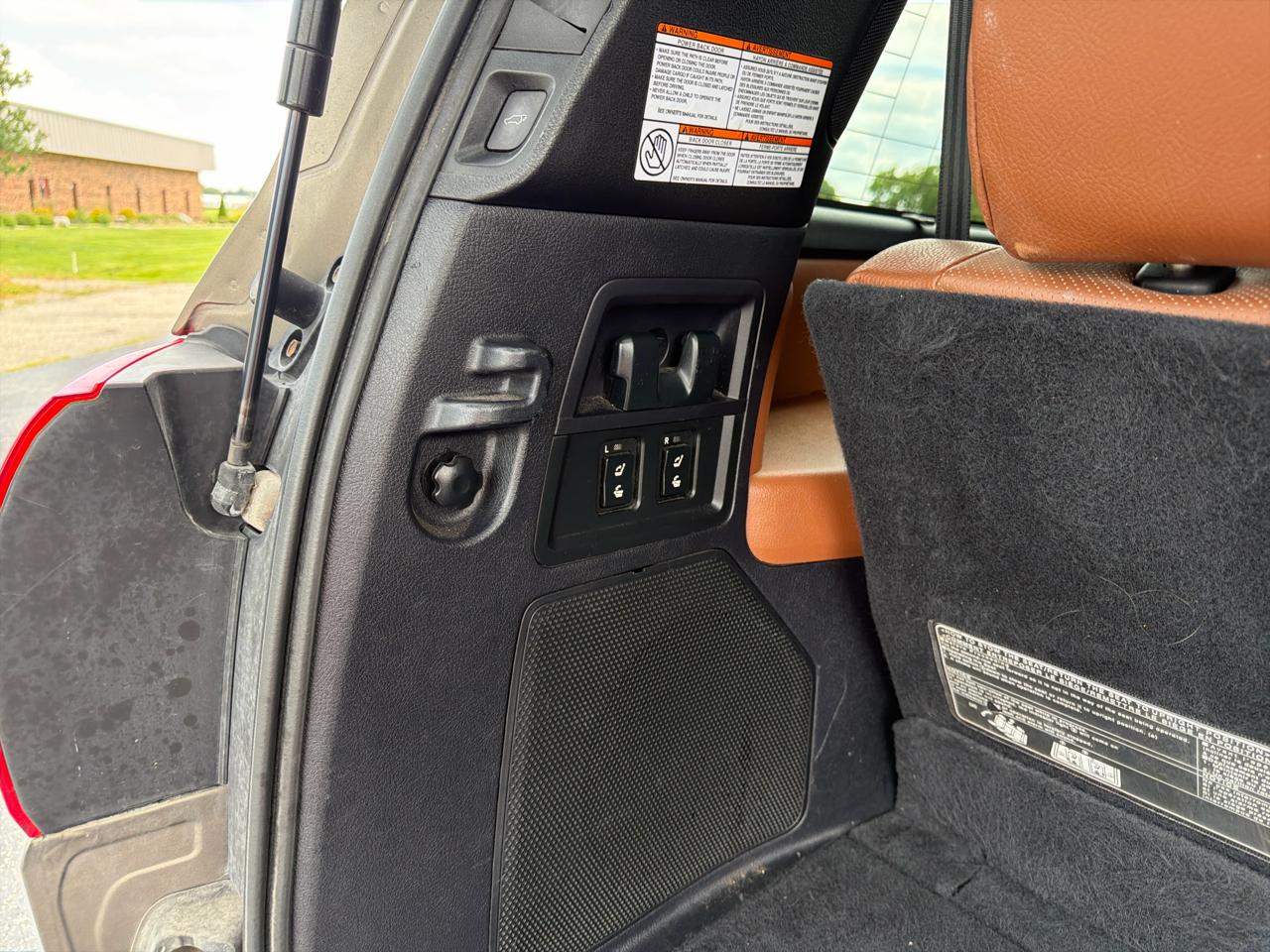 Toyota Sequoia 4WD 5.7L FFV Platinum (Natl) 2015