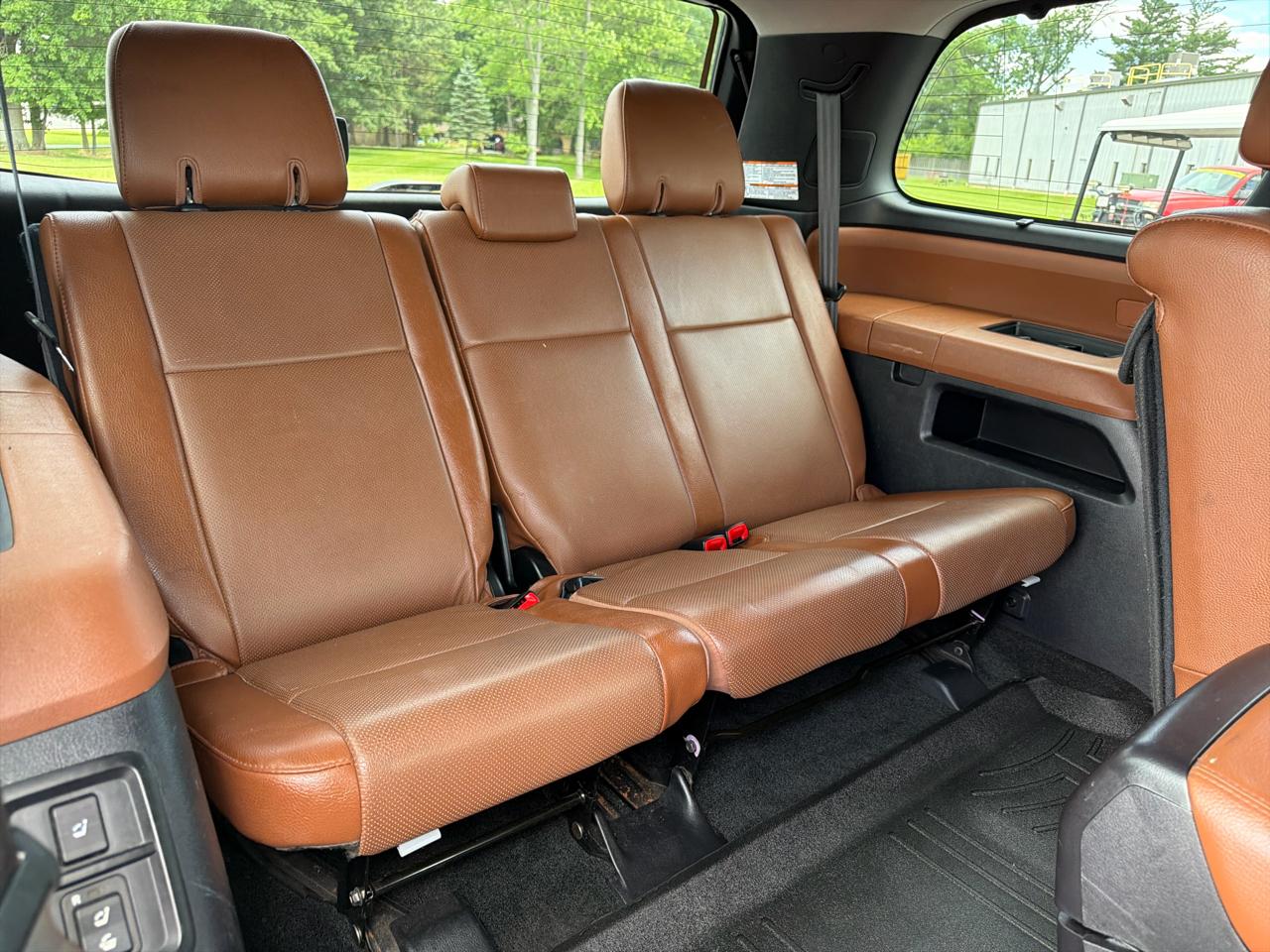 Toyota Sequoia 4WD 5.7L FFV Platinum (Natl) 2015