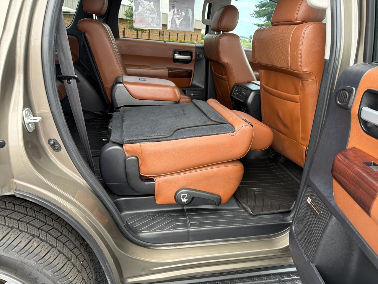 Toyota Sequoia 4WD 5.7L FFV Platinum (Natl) 2015