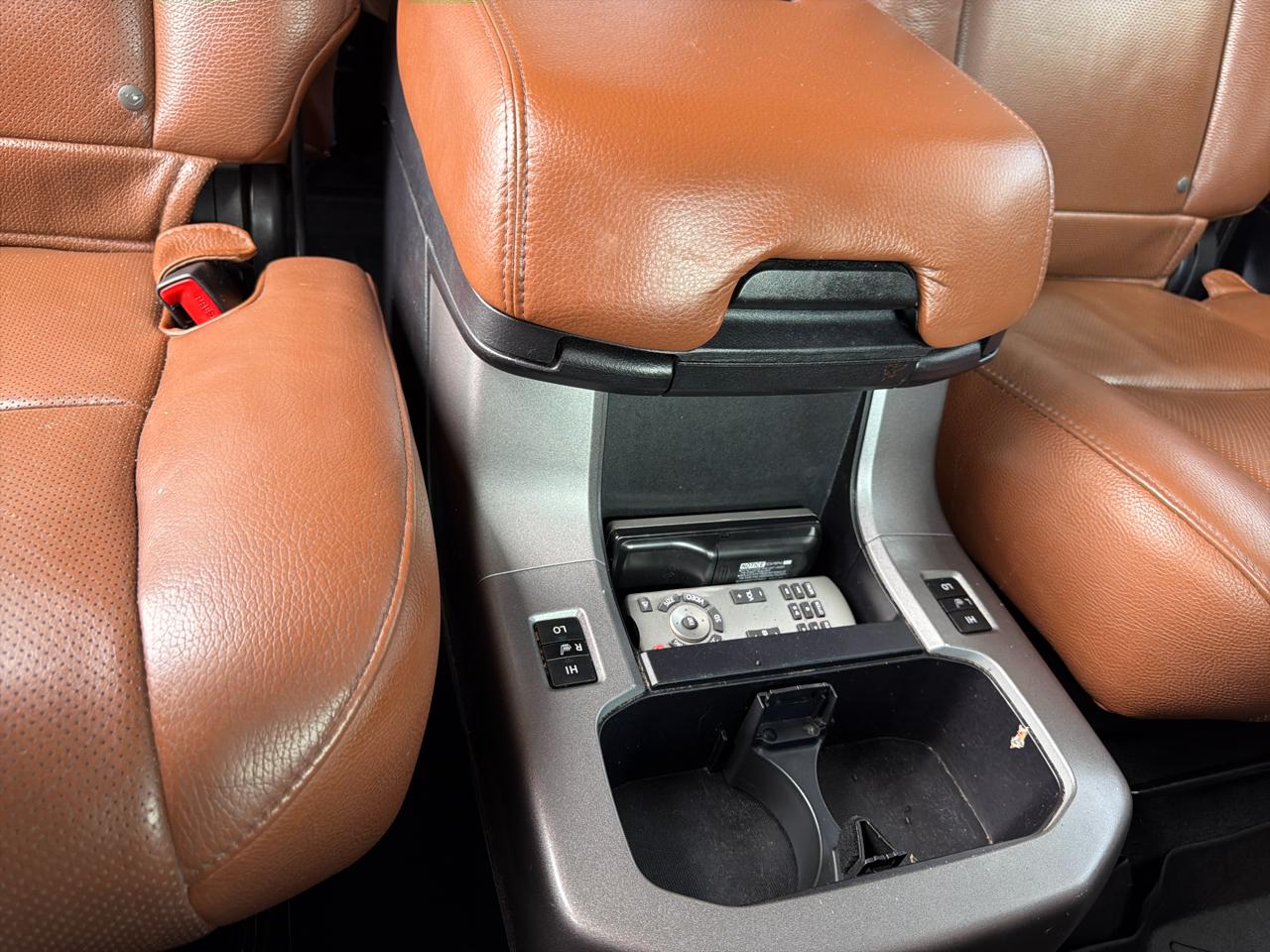 Toyota Sequoia 4WD 5.7L FFV Platinum (Natl) 2015