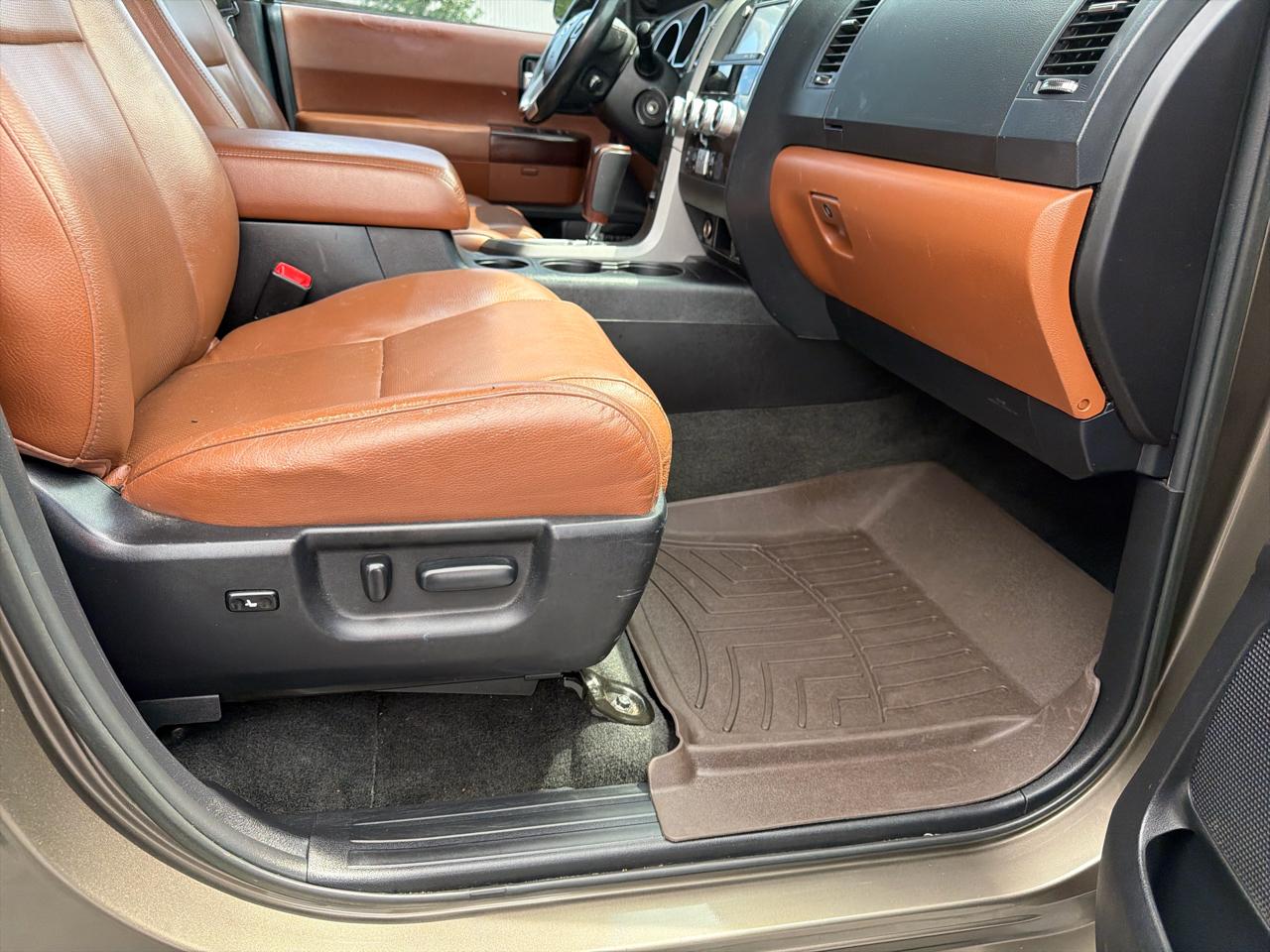 Toyota Sequoia 4WD 5.7L FFV Platinum (Natl) 2015