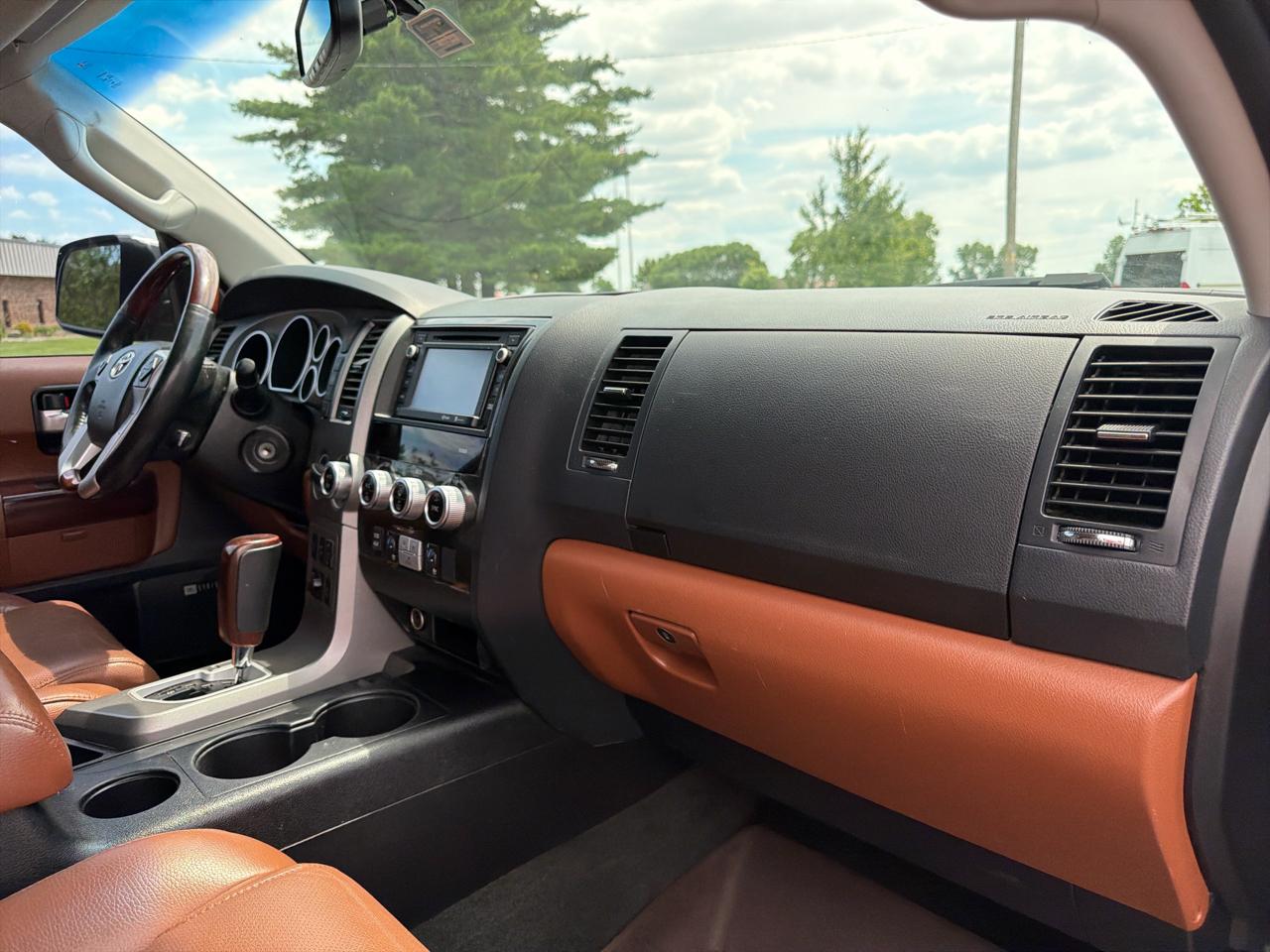 Toyota Sequoia 4WD 5.7L FFV Platinum (Natl) 2015