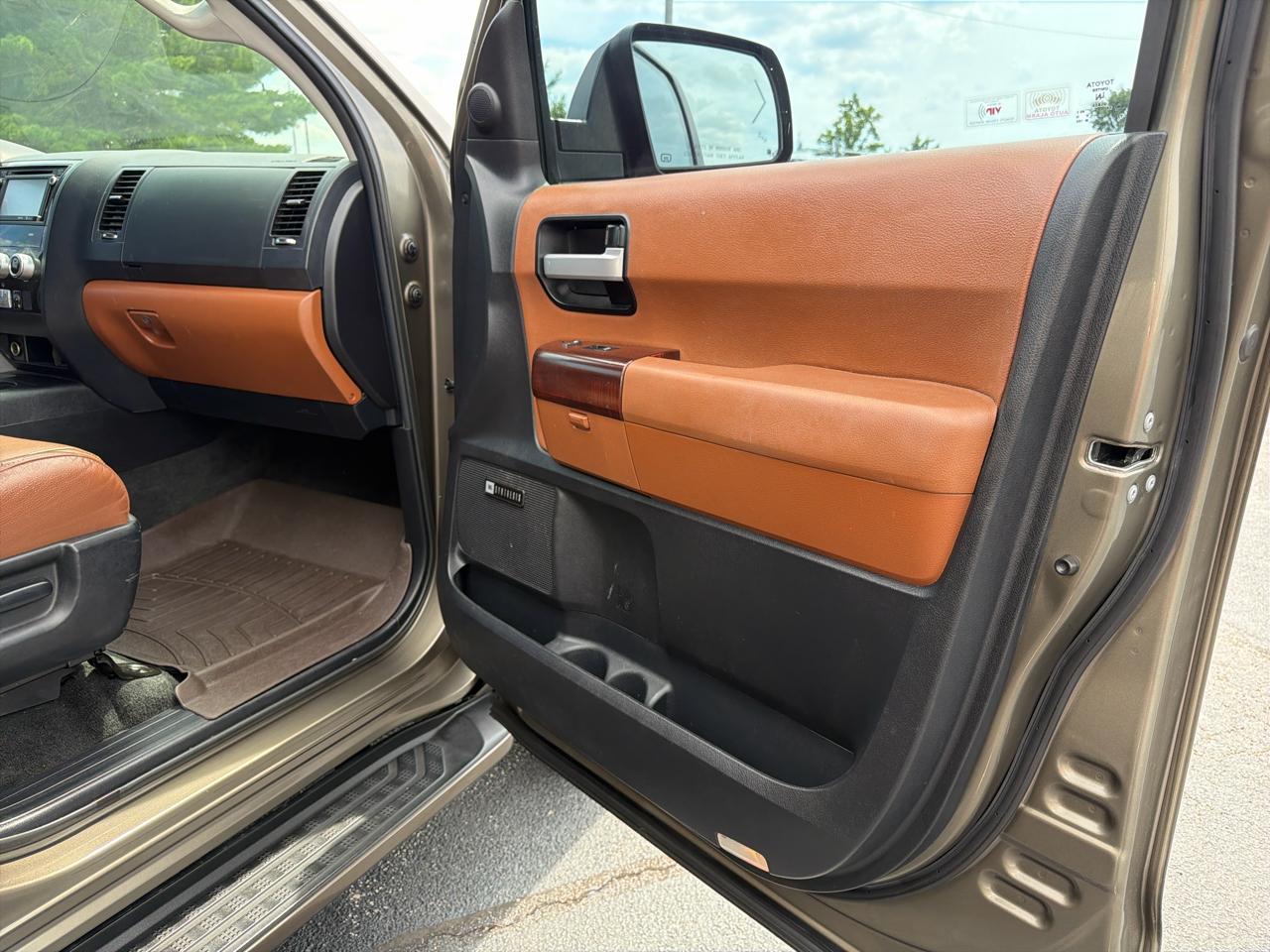 Toyota Sequoia 4WD 5.7L FFV Platinum (Natl) 2015