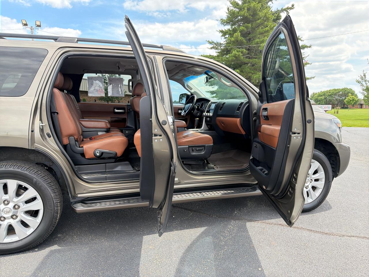 Toyota Sequoia 4WD 5.7L FFV Platinum (Natl) 2015