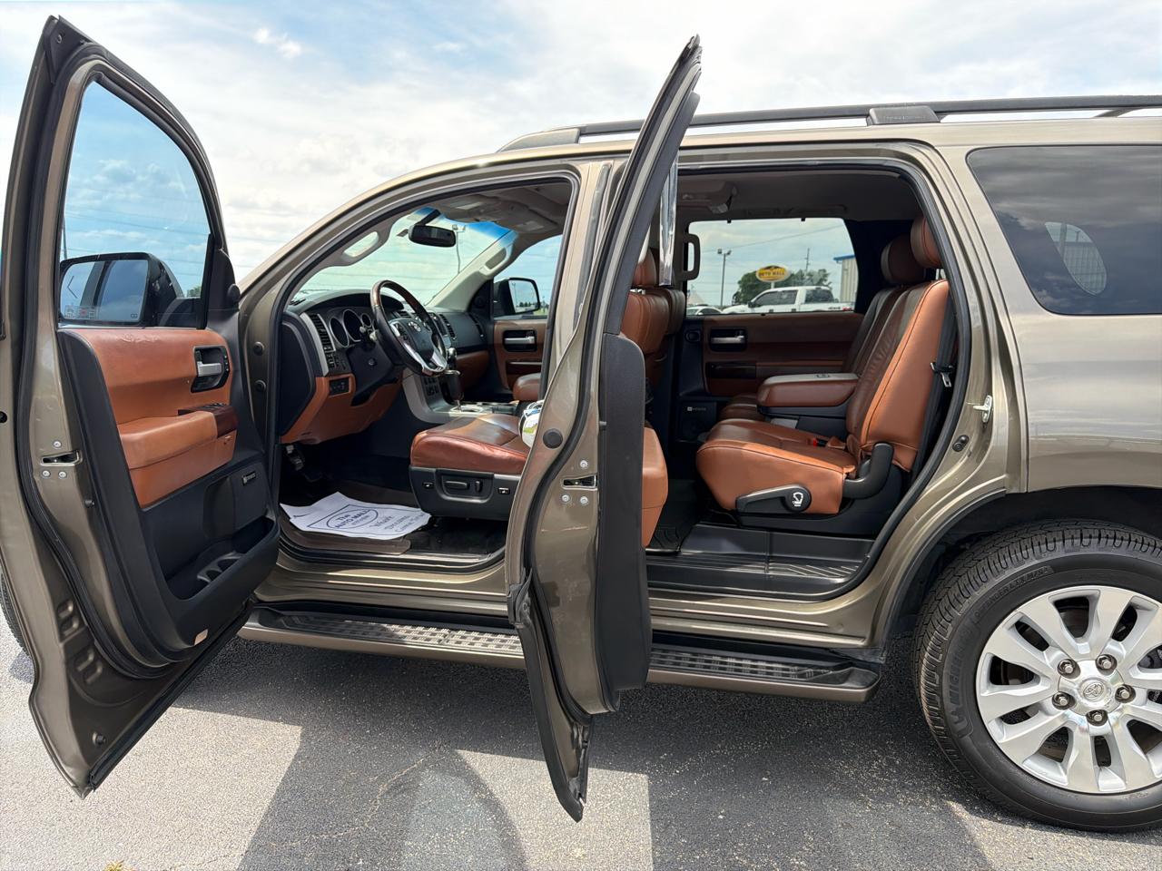 Toyota Sequoia 4WD 5.7L FFV Platinum (Natl) 2015