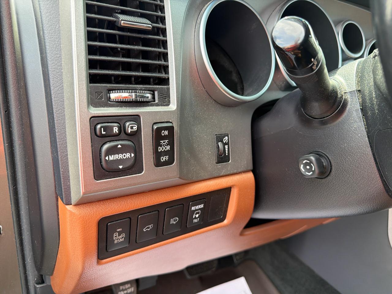 Toyota Sequoia 4WD 5.7L FFV Platinum (Natl) 2015