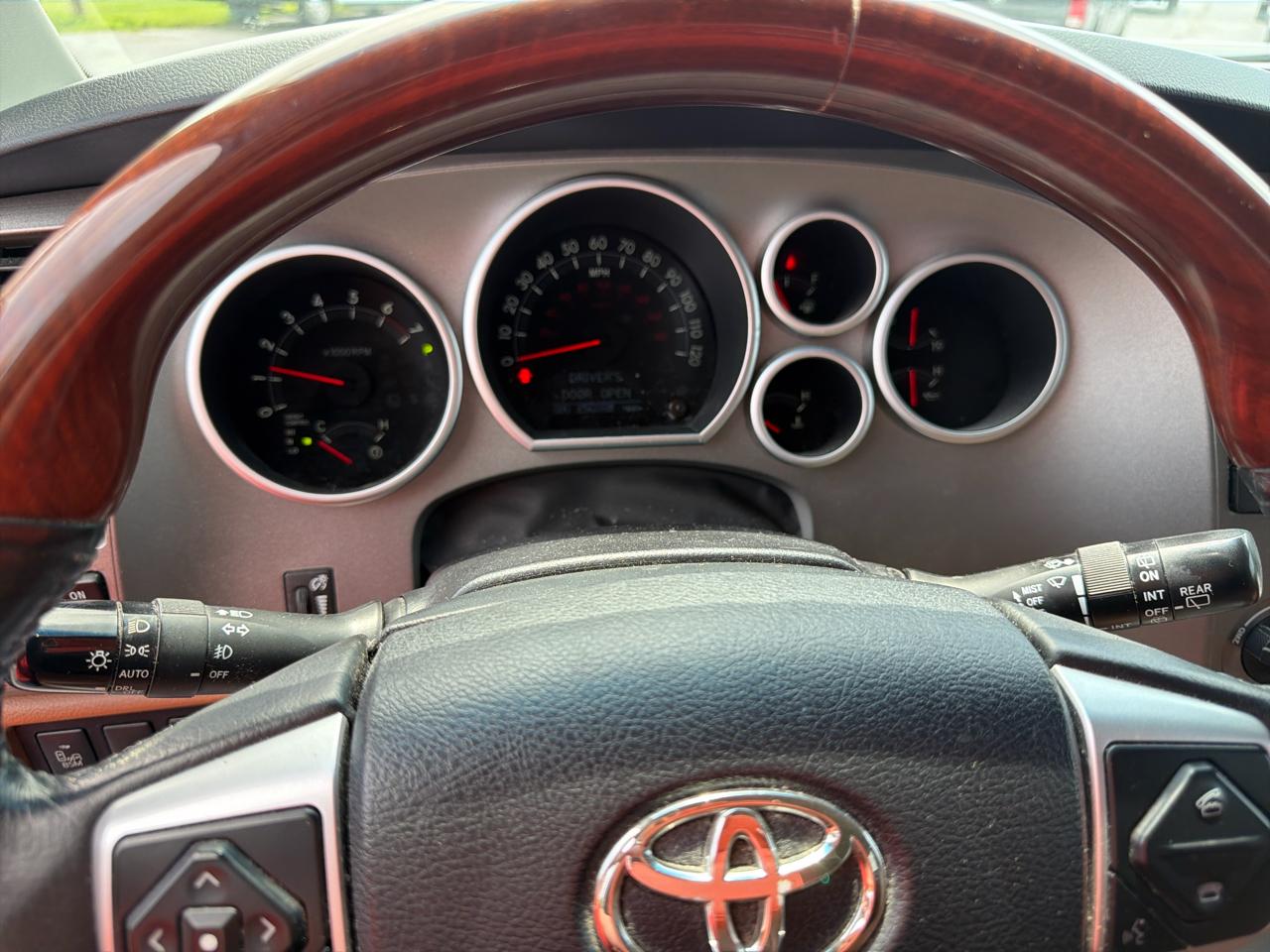 Toyota Sequoia 4WD 5.7L FFV Platinum (Natl) 2015