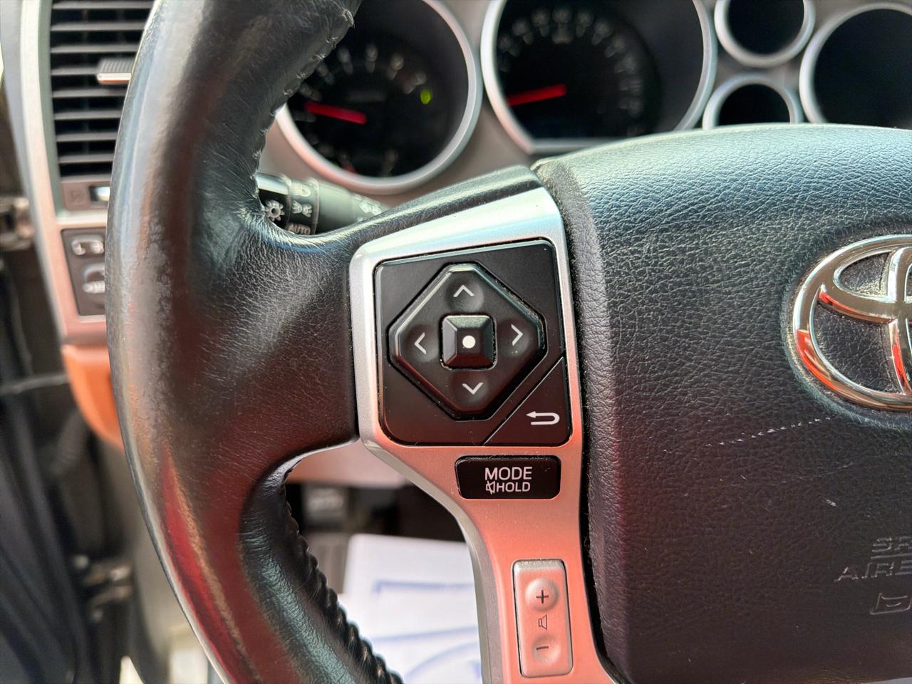 Toyota Sequoia 4WD 5.7L FFV Platinum (Natl) 2015