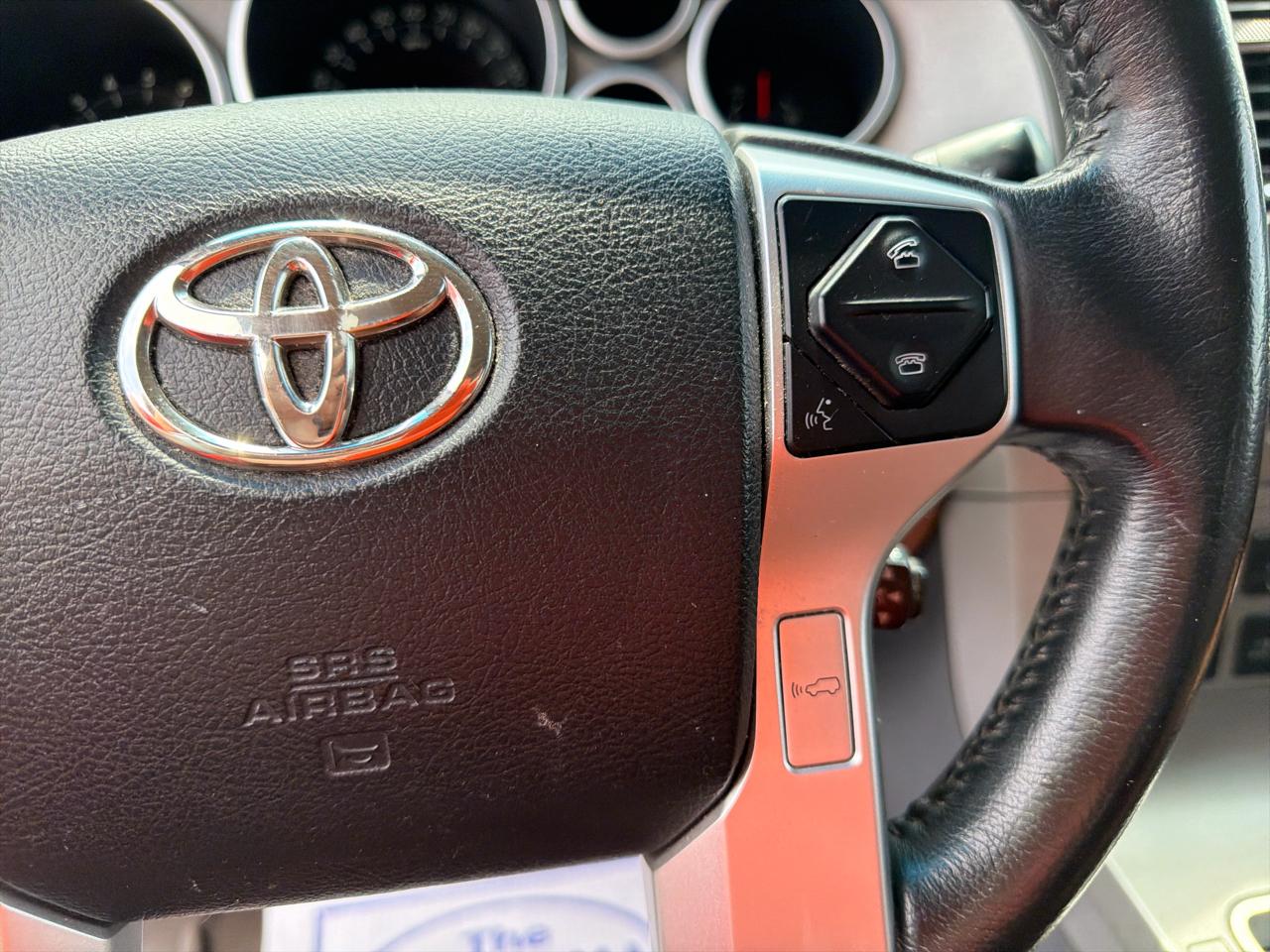 Toyota Sequoia 4WD 5.7L FFV Platinum (Natl) 2015