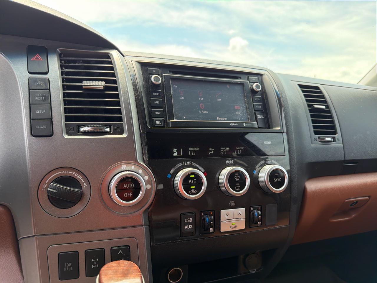 Toyota Sequoia 4WD 5.7L FFV Platinum (Natl) 2015